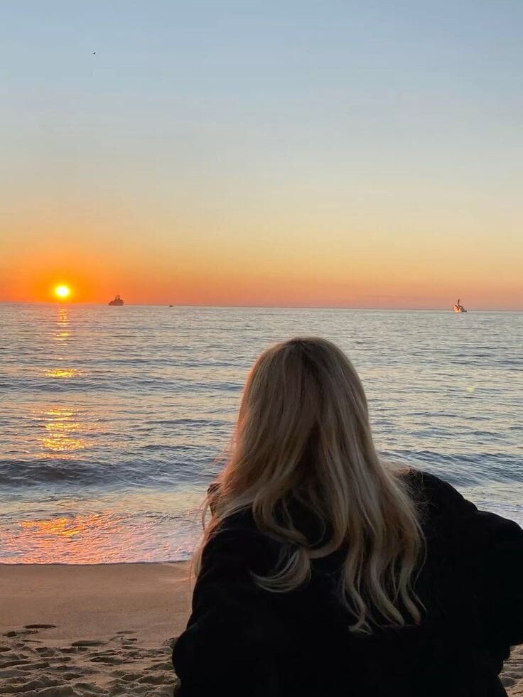 esme_moore_ Chatroom