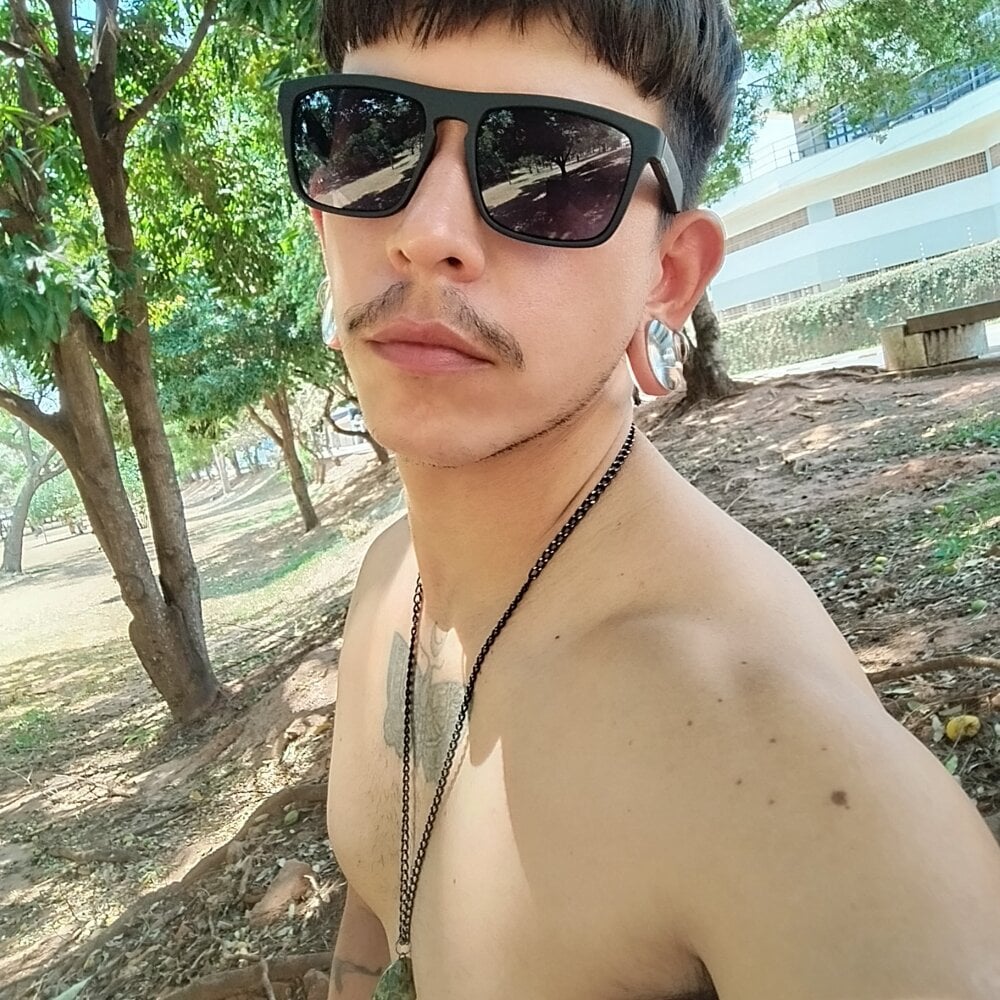 goonerboy20cm Chatroom