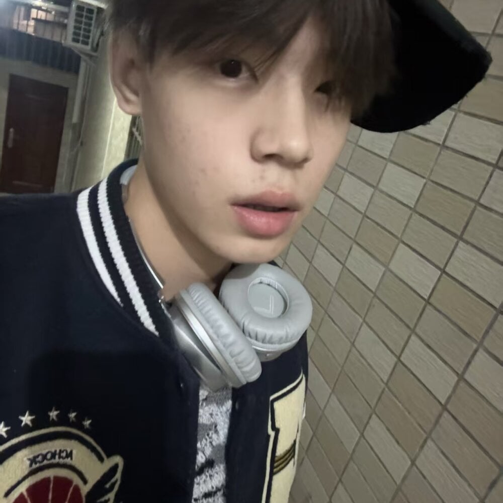 handsome-boy520 Chatroom