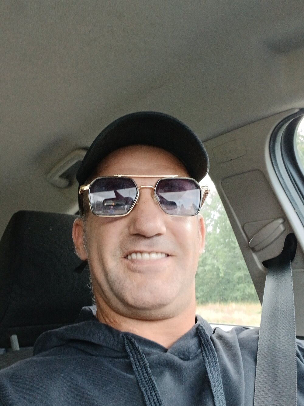 handsome8inchh Chatroom