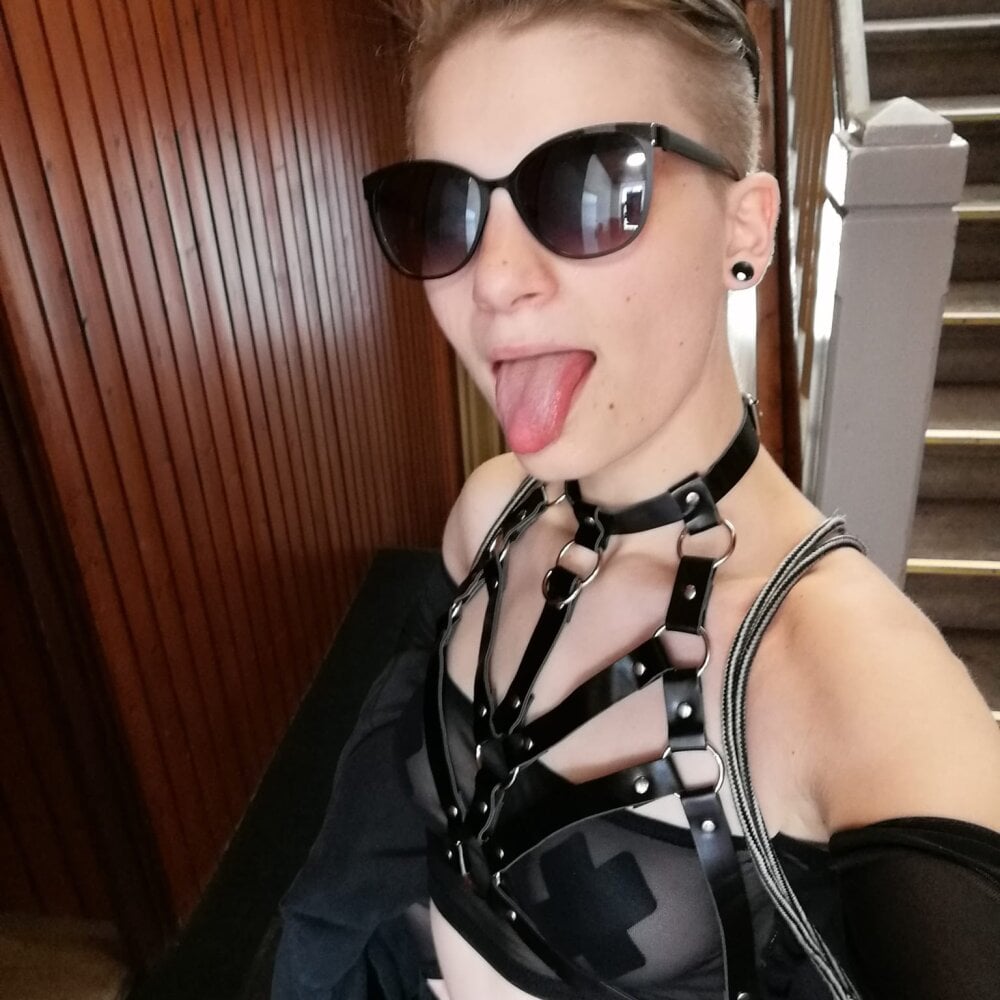 hellgirlzheaven Chatroom