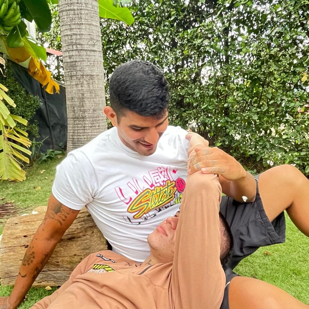 hot_cousins12 Chatroom