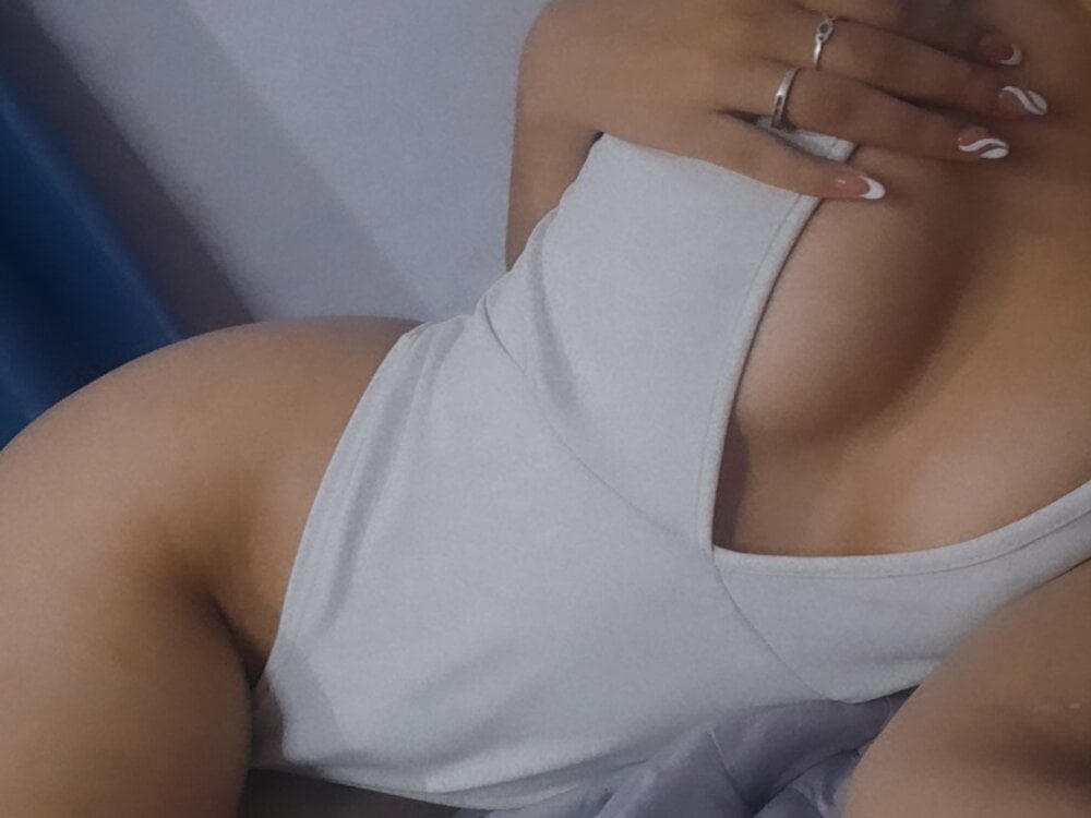 hotliamorena Chatroom