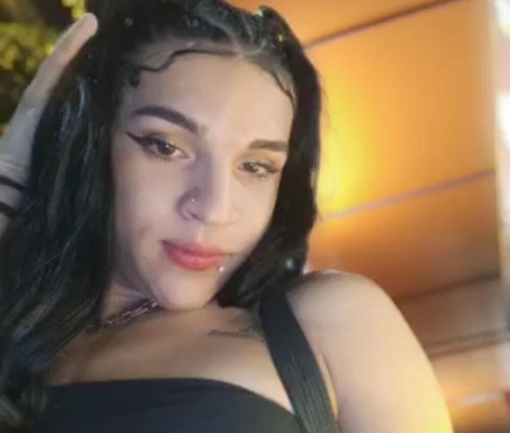 hotnaughtytransgirl Chatroom