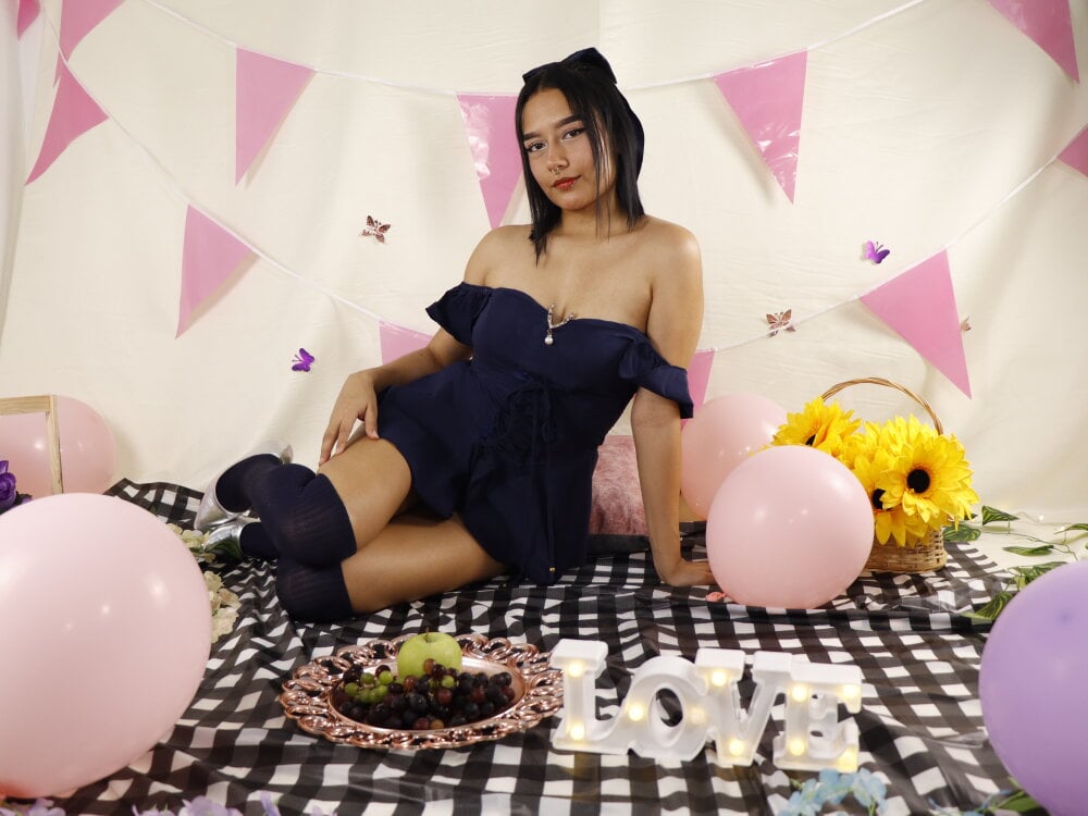 isabella_castillo_ Chatroom