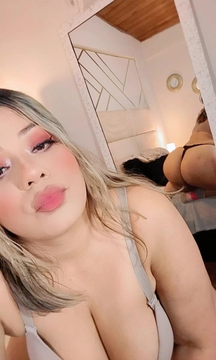 isabella_horney_ Chatroom