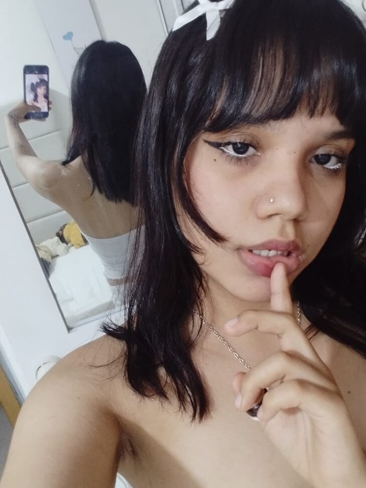 issa_bella18 Chatroom