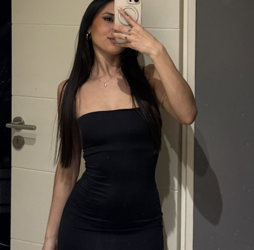 itsmiasofia Chatroom