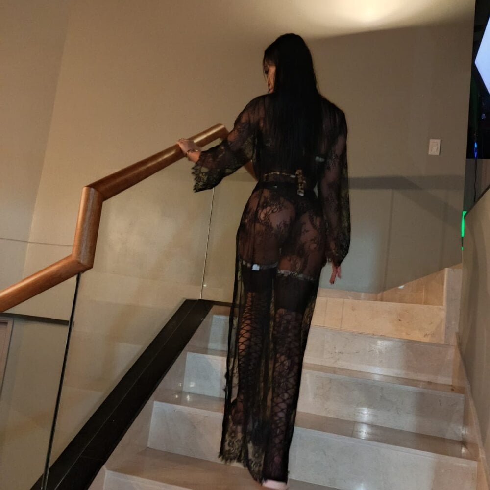 lady__virtual Chatroom