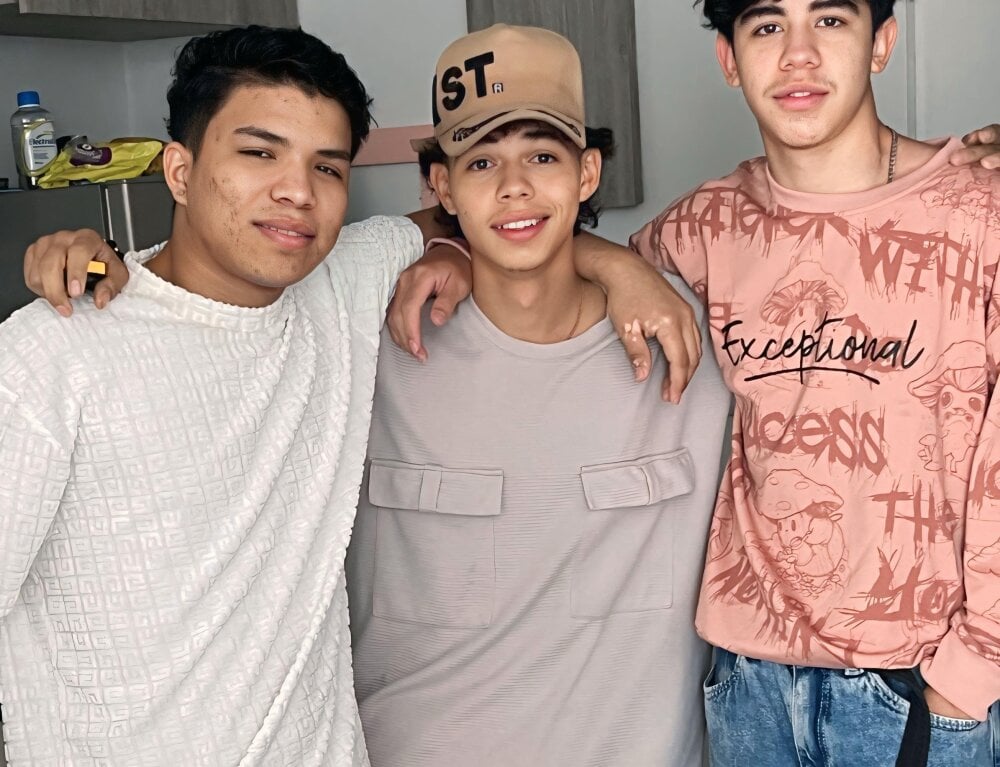 latin_naughty_boys Chatroom