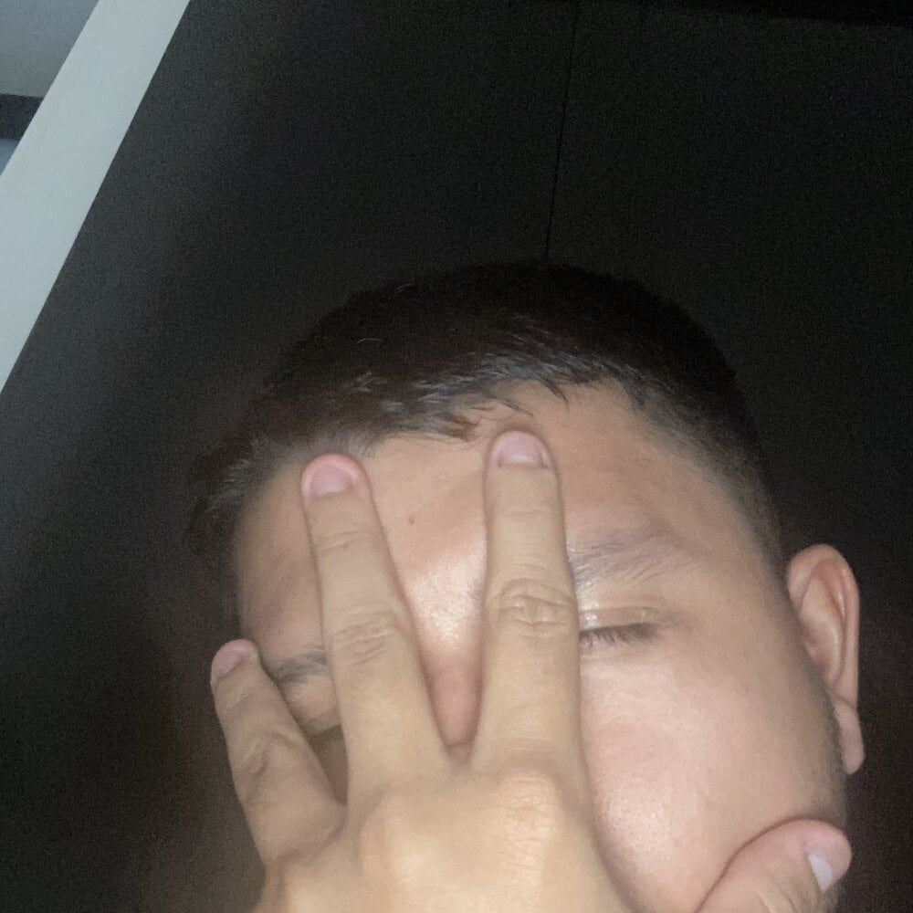 latinguy2027 Chatroom