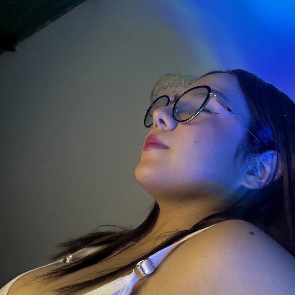 lili_torres5 Chatroom
