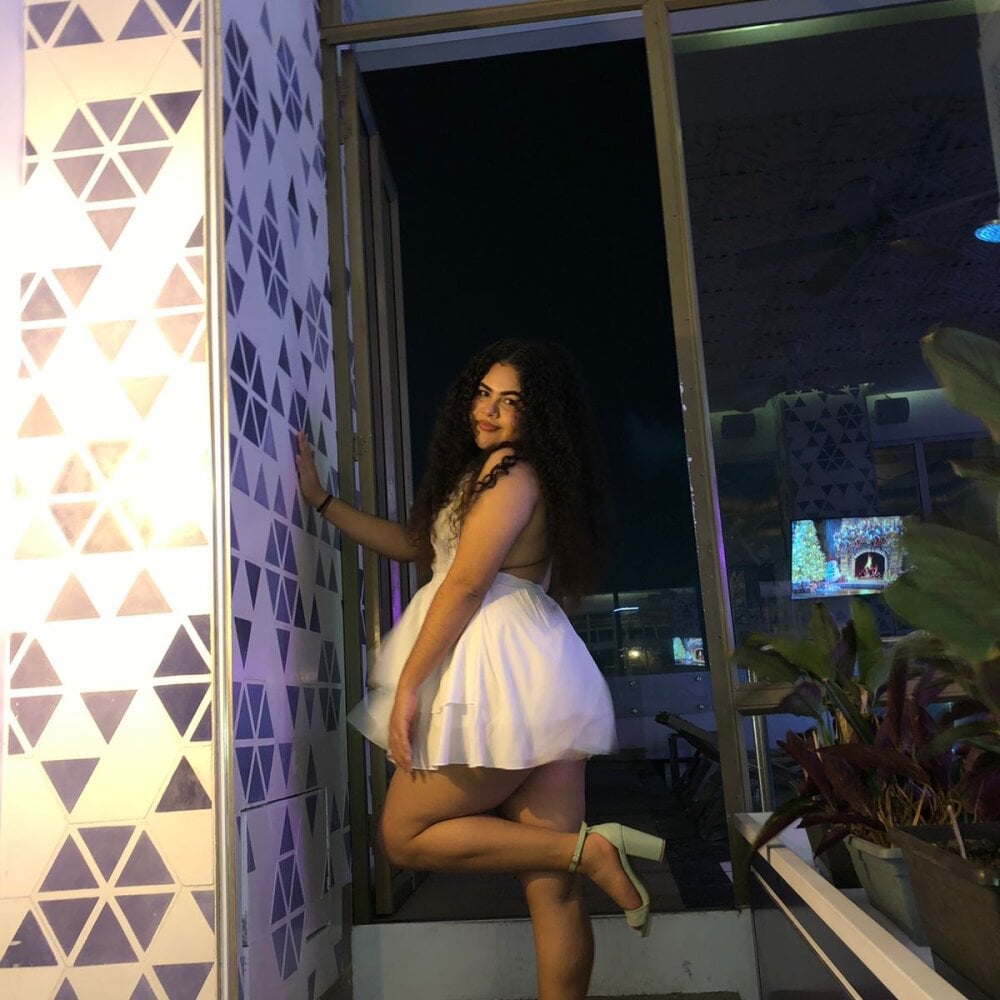 lourdes_moon22 Chatroom