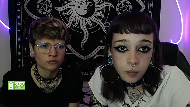 lovelockedlips Chatroom