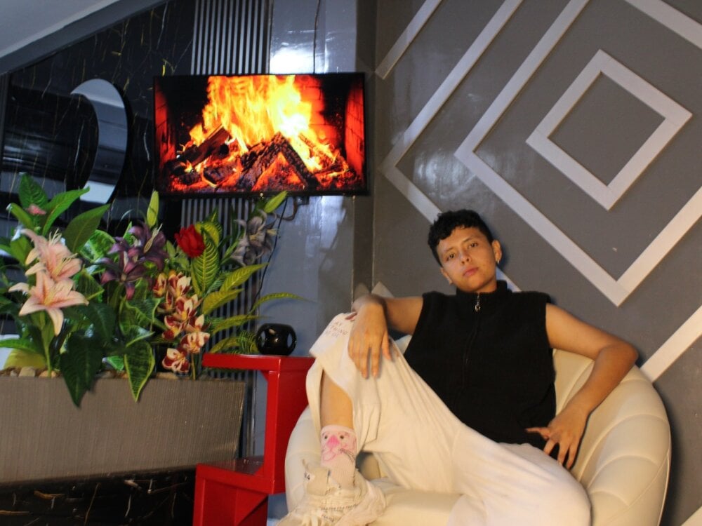 lunabustygirl Chatroom