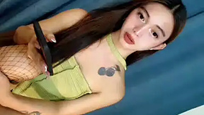 mia-holly18