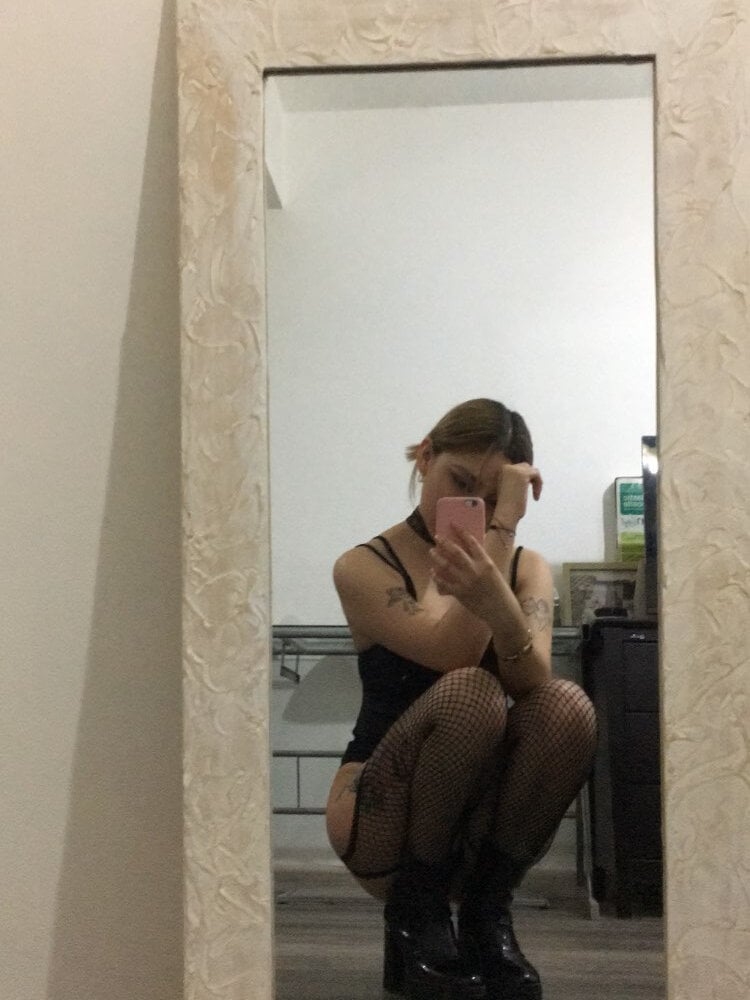 miavelvet1111 Chatroom