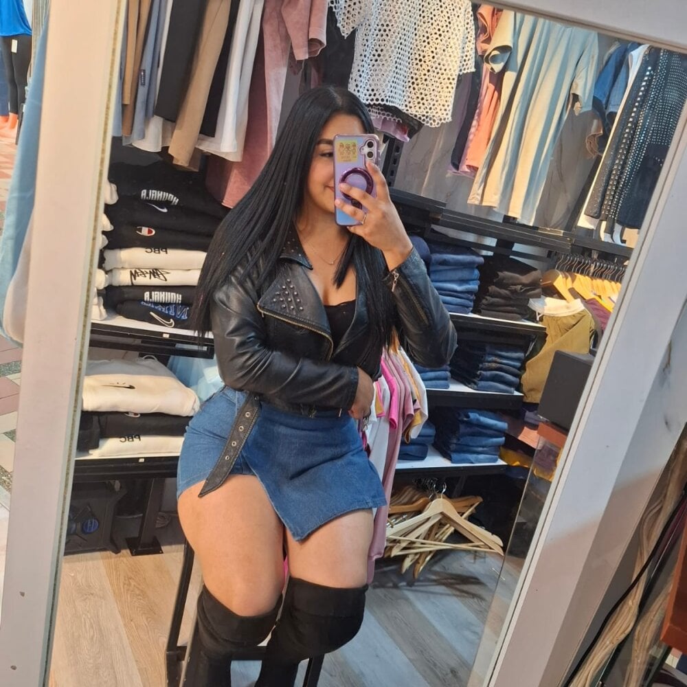 milay_09_ Chatroom