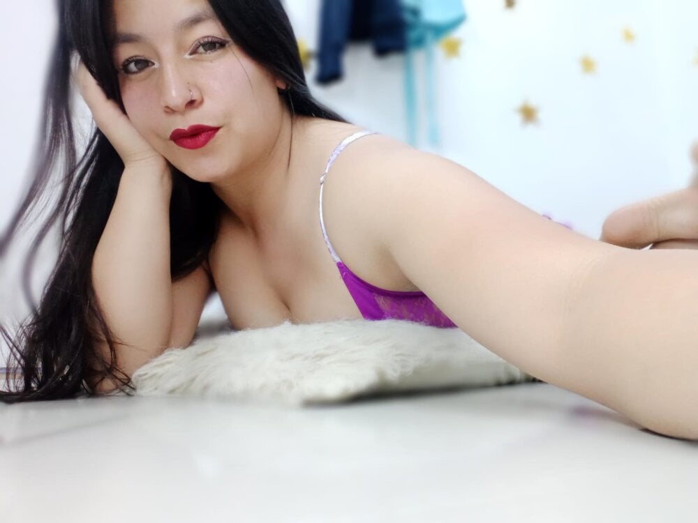 monick_hot Chatroom