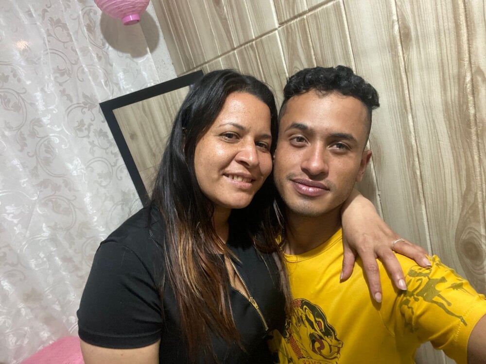 n4ughty_friends Chatroom