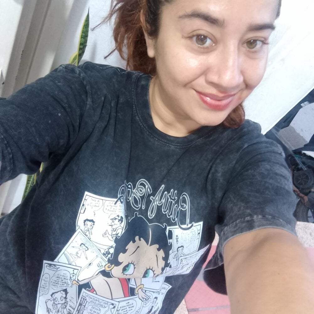 naive_natty10 Chatroom