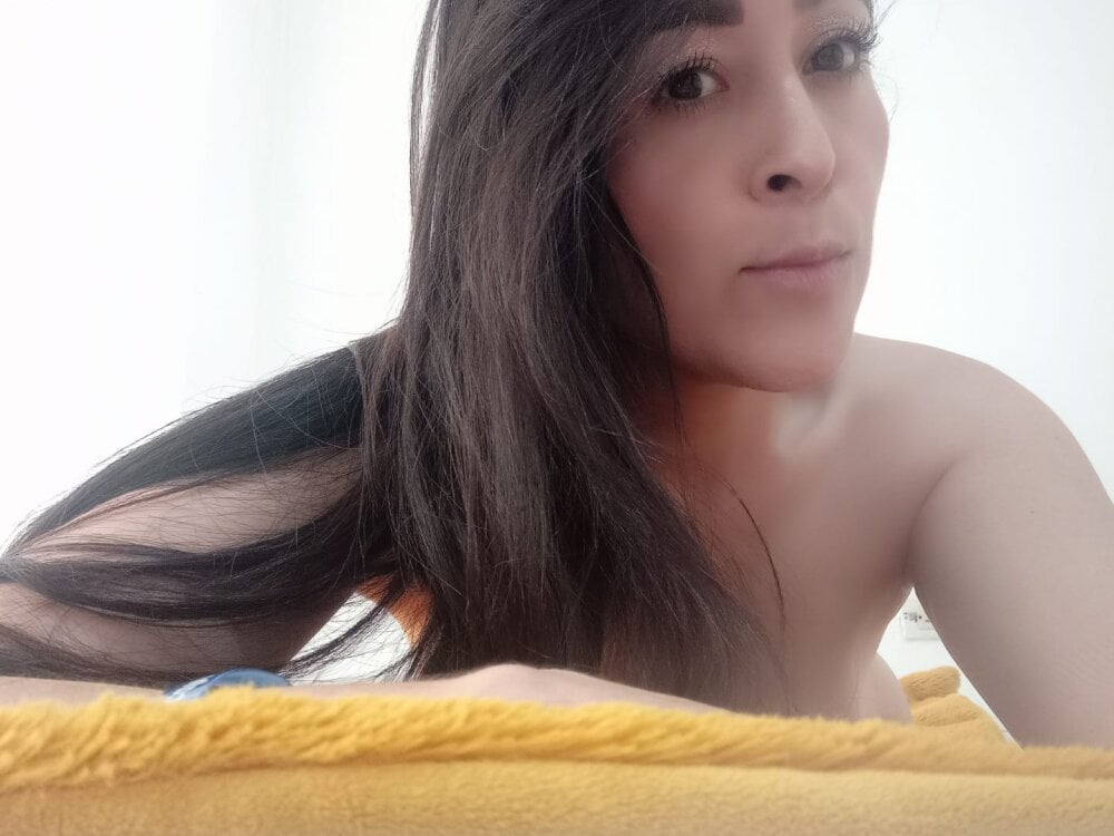 naughthyany16 Chatroom