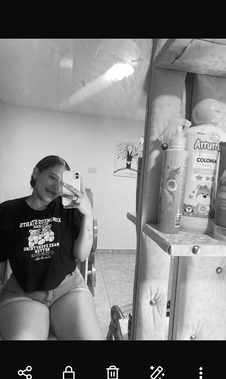 nicol_hot11 Chatroom