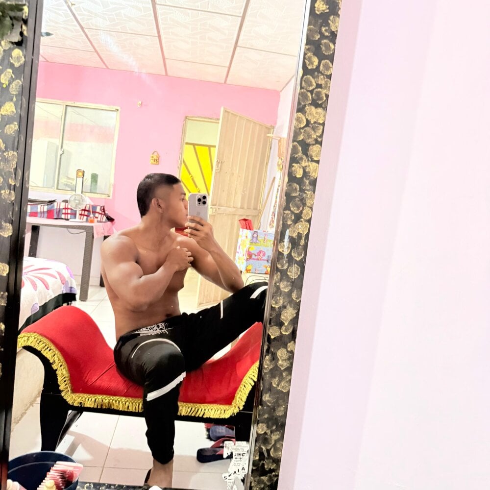 noah_sthone Chatroom