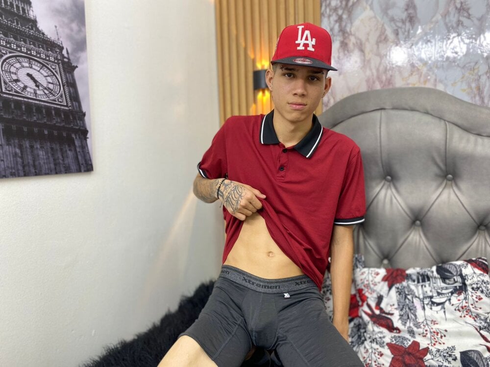 paul_ponce Chatroom