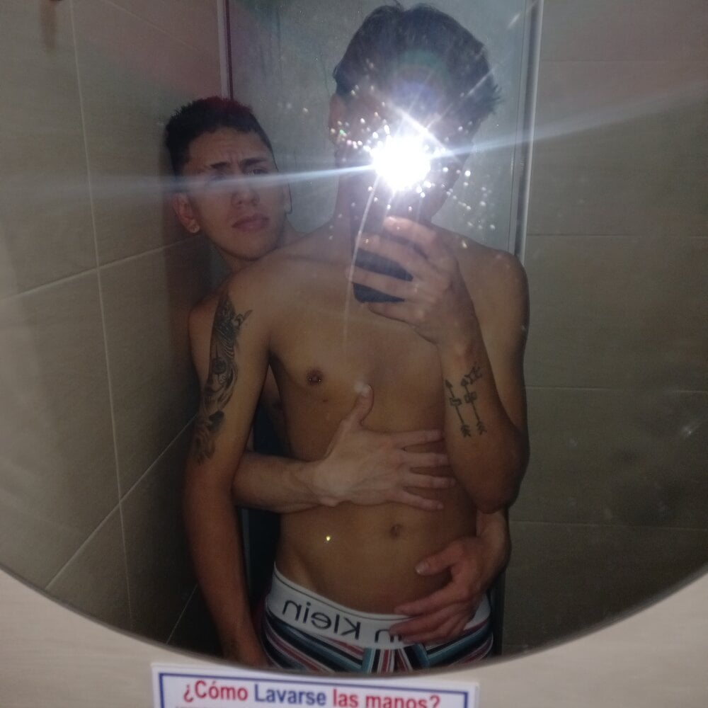 playful_boys19 Chatroom
