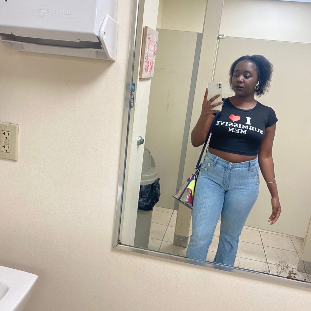 queenalliyahalecia Chatroom