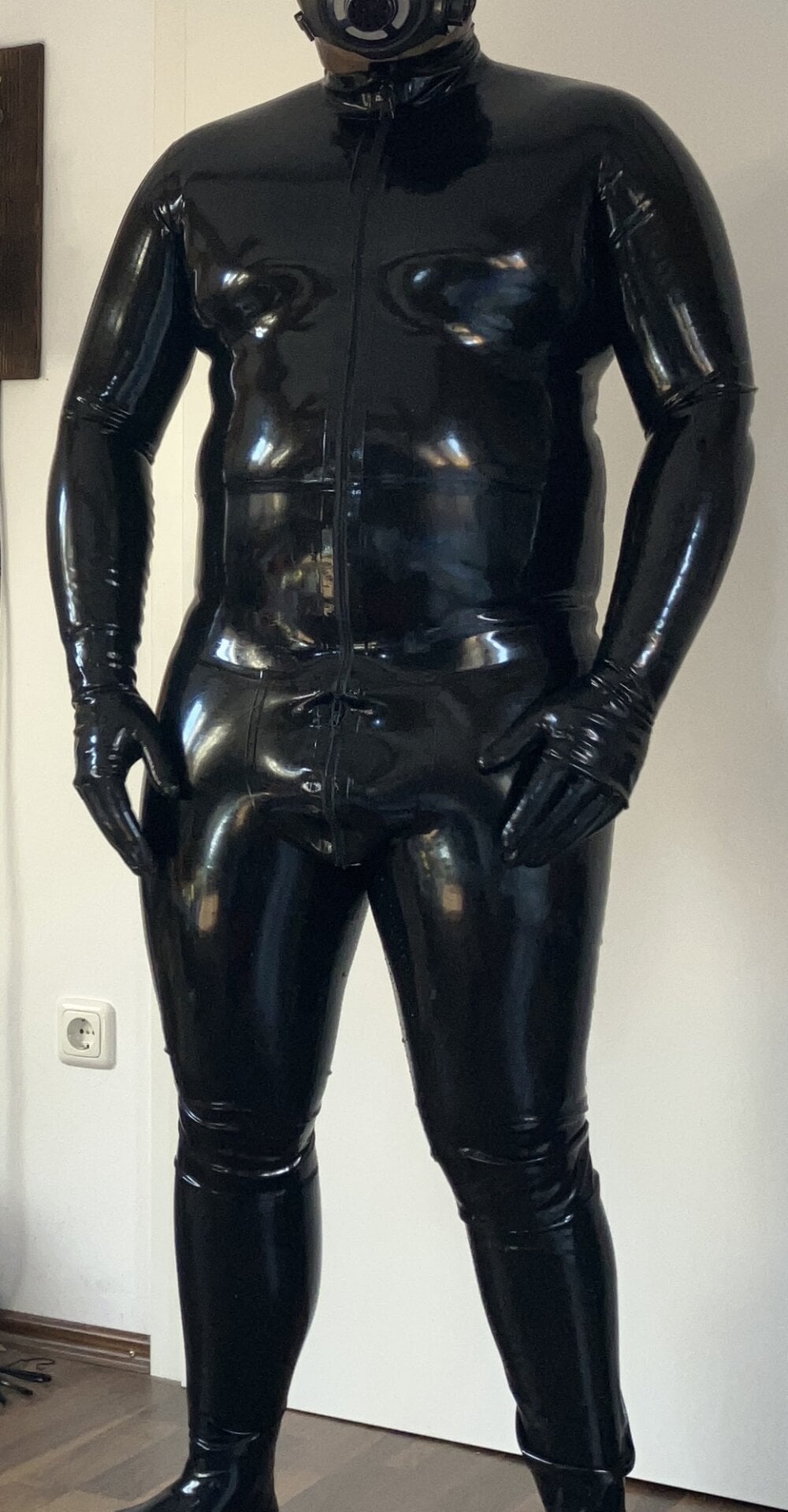 rubberdrone_xxx Chatroom