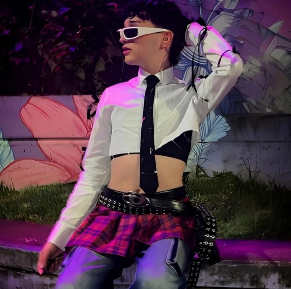 santibratz77 Chatroom