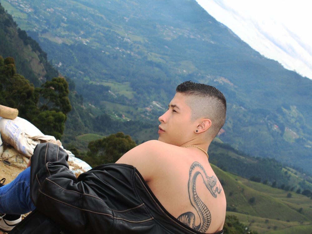 sebas_1122 Chatroom