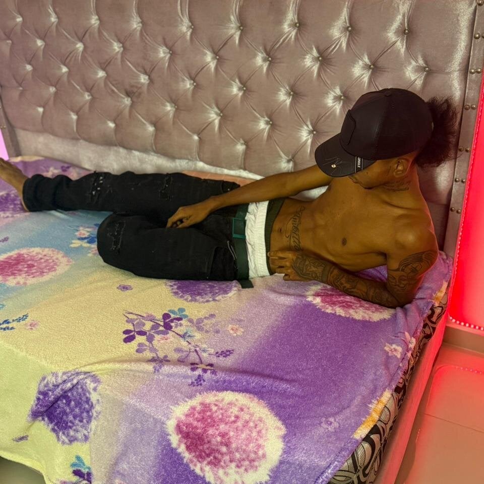 skinny_tatto01 Chatroom