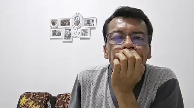 skinnylatino51 Chatroom