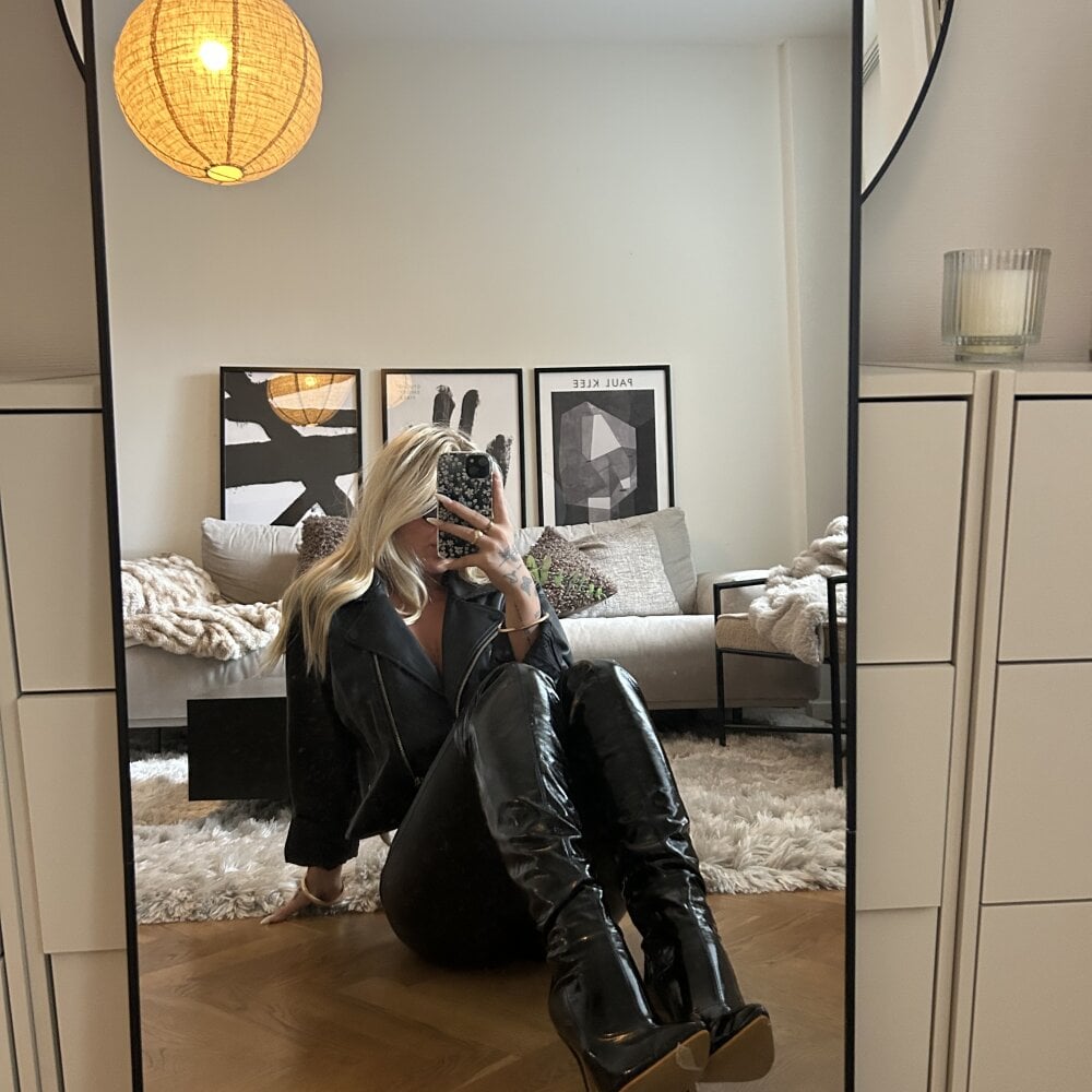 swedishbabe2025 Chatroom