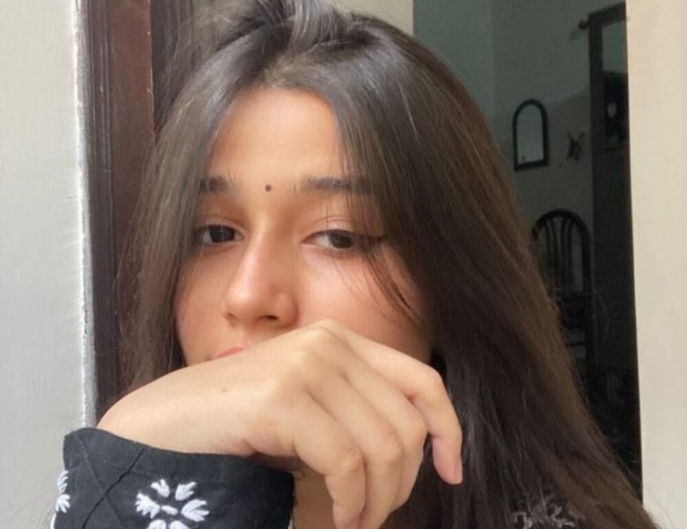 sweet_piya_roy Chatroom