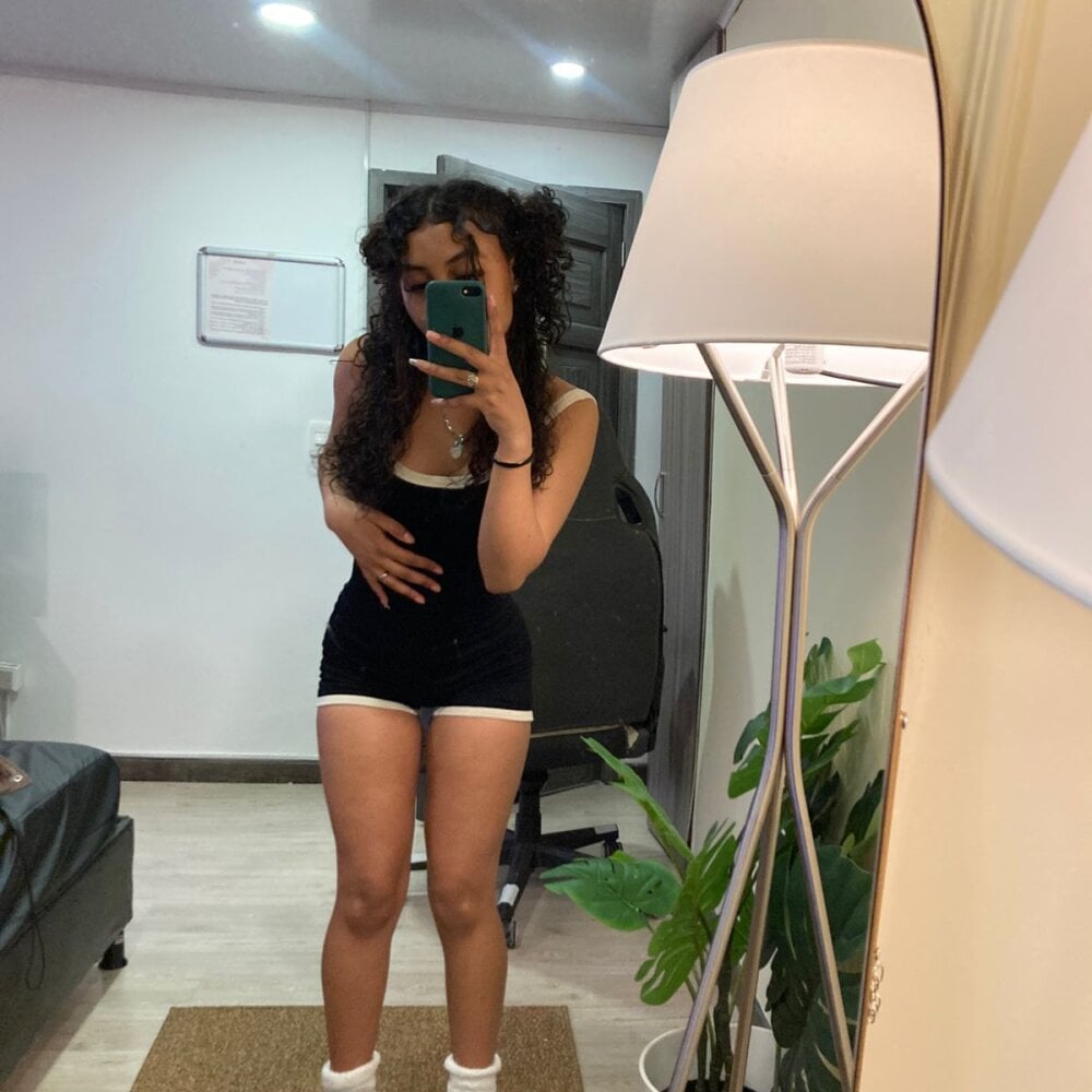 theLayla_DH Chatroom