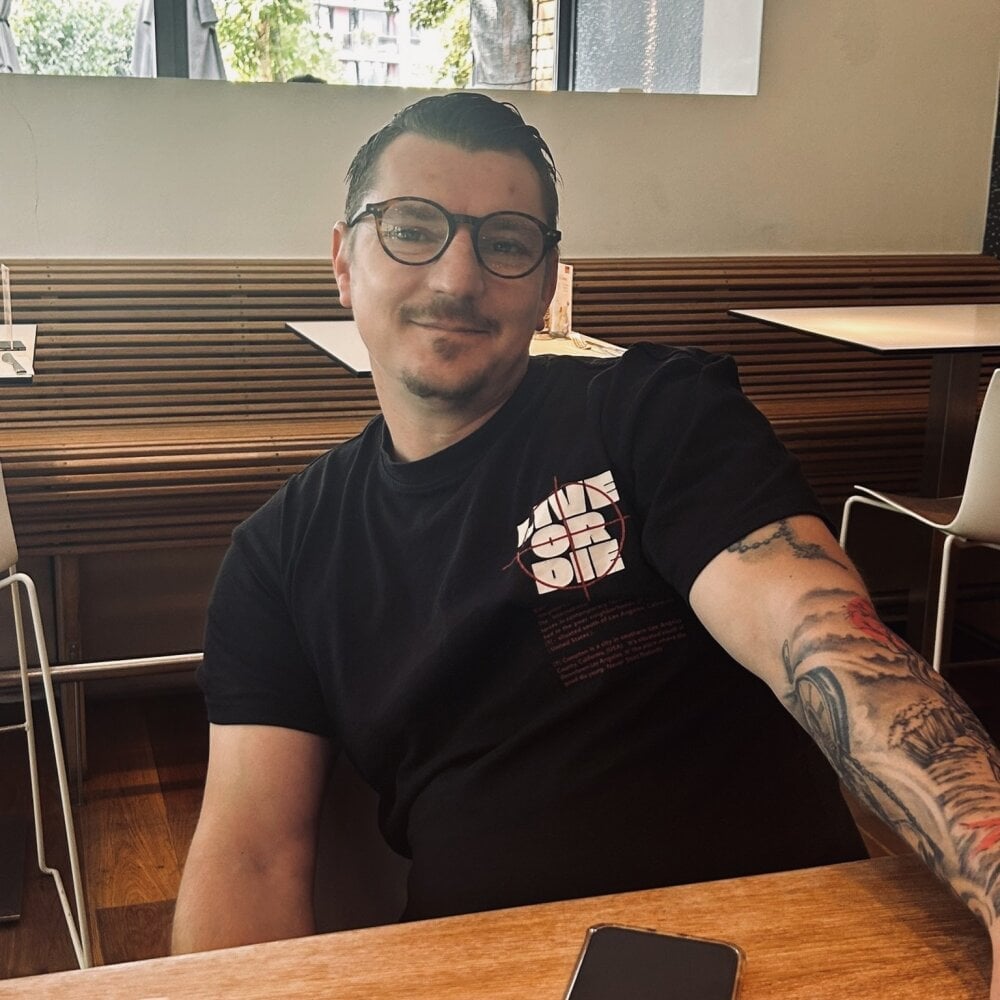 youngcock1984 Chatroom