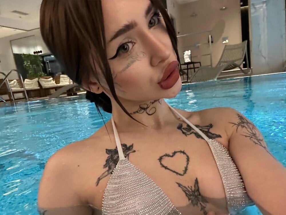 yourscirilla Chatroom